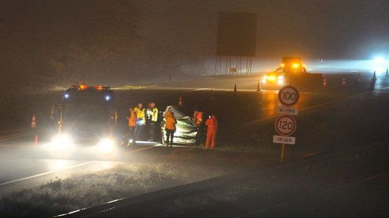 Gewonde bij ongeval A1 • arrestatieteam valt woning binnen. Gewonde bij ongeval A1 • arrestatieteam valt woning binnen.