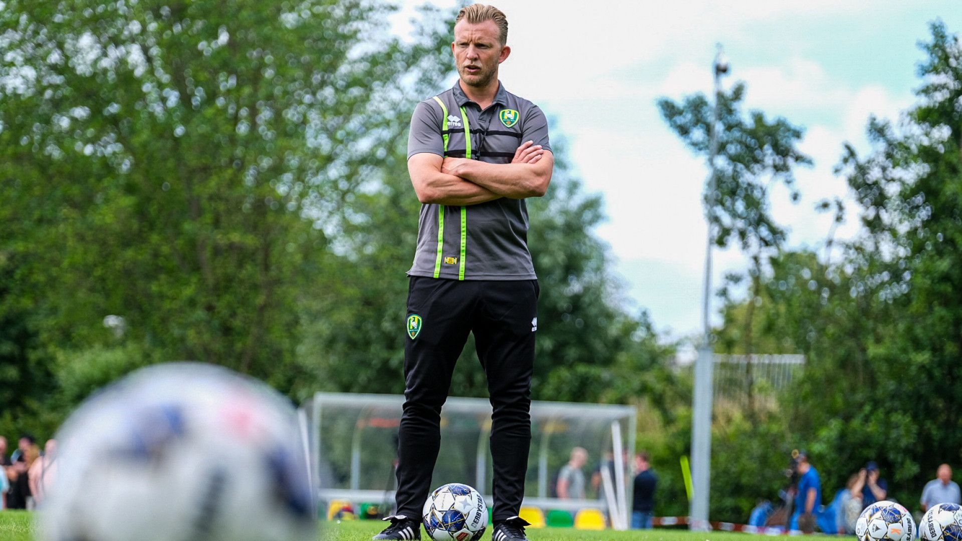 Dirk Kuijt Leidt Eerste Training Van ADO In Voorbereiding Op Nieuw ...