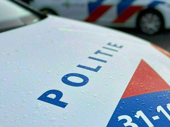 Explosie bij woning in Emmen, politie doet onderzoek
