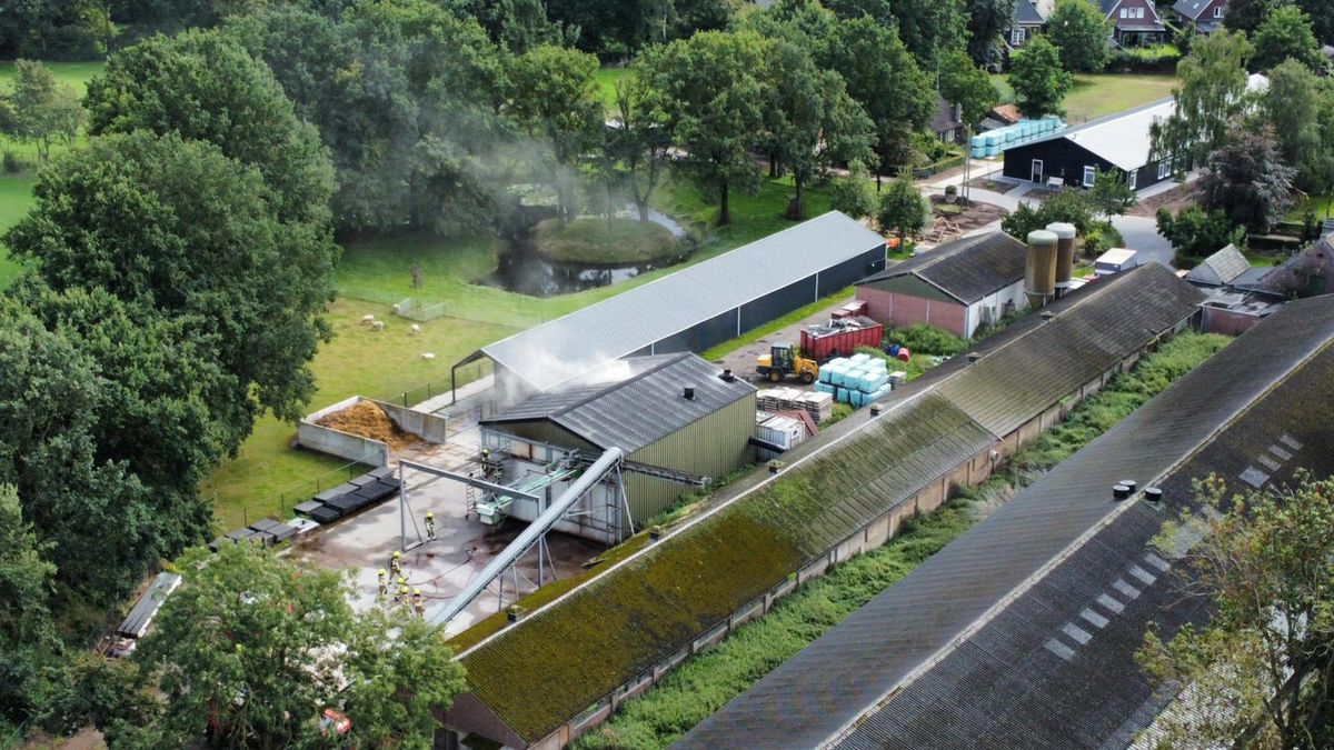 Brand in mestschuur zorgboerderij in Hegelsom