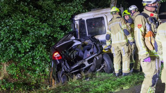 Drie gewonden bij zware aanrijding