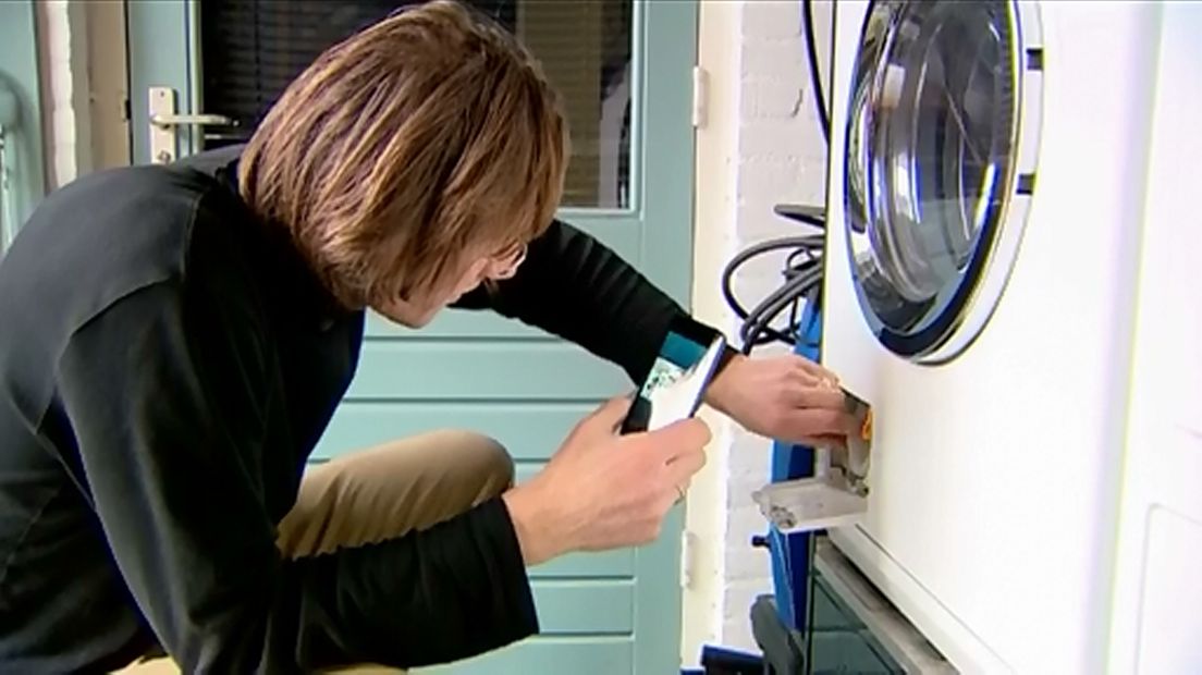 Zelf je wasmachine repareren met hulp van een monteur op afstand