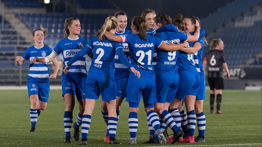 PEC Zwolle Vrouwen viert een treffer tegen VV Alkmaar