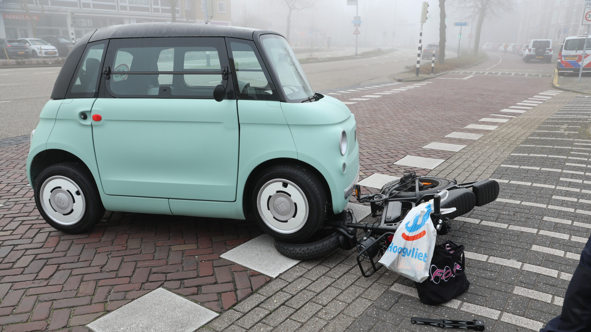 112-nieuws | Botsing tussen fatbike en autootje - Auto belandt in sloot, duikers vinden niemand.