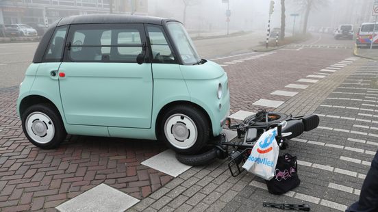 112-nieuws | Botsing tussen fatbike en autootje - Auto belandt in sloot, duikers vinden niemand. 112-nieuws | Botsing tussen fatbike en autootje - Auto belandt in sloot, duikers vinden niemand.