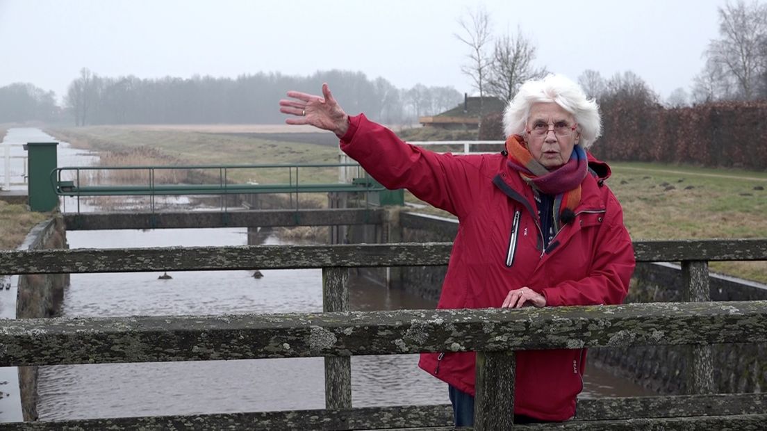 Olga Alting van Geusau hoopt dat de watermolen herbouwd kan worden (Rechten: Steven Stegen / RTV Drenthe)