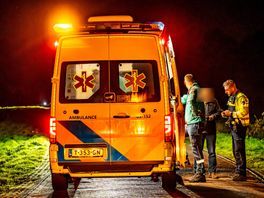 Vrouw zwaargewond na aanrijding bij Witten, bestuurder gaat ervandoor