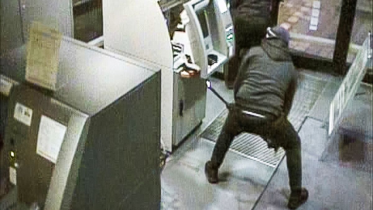Neergeschoten plofkraker Oostenrijk komt uit Amersfoort: 'Ook invallen gedaan'