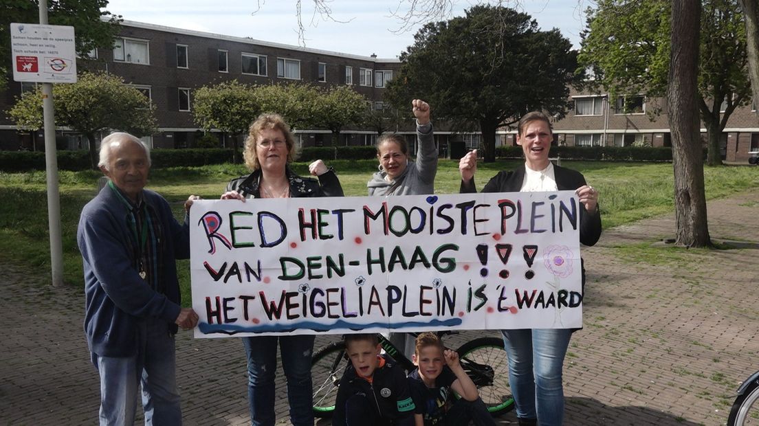 Bewoners Weigeliaplein bij een eerder protest