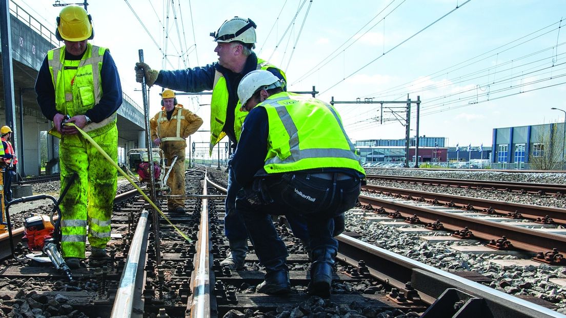 Het is tussen de Stad en Bad Nieuweschans niet overal mogelijk om 140 km/u over het spoor te rijden.