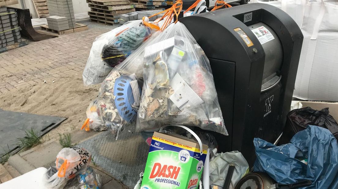 Afval in Goudse Vogelbuurt wordt op straat gedumpt 