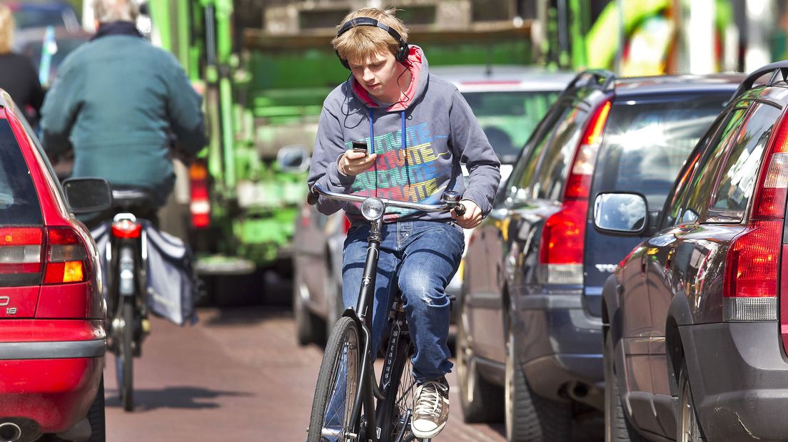 Appen op de fiets verboden