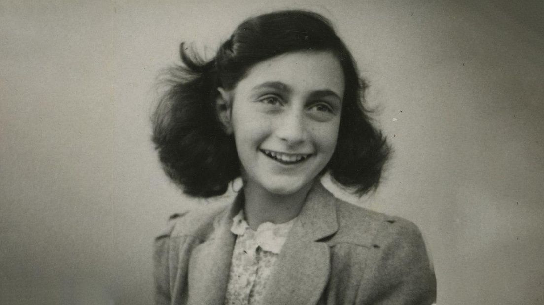 Een van de bekendste foto's van Anne Frank, gemaakt in 1942, het jaar dat ze moest onderduiken (Rechten: Anne Frank Huis)