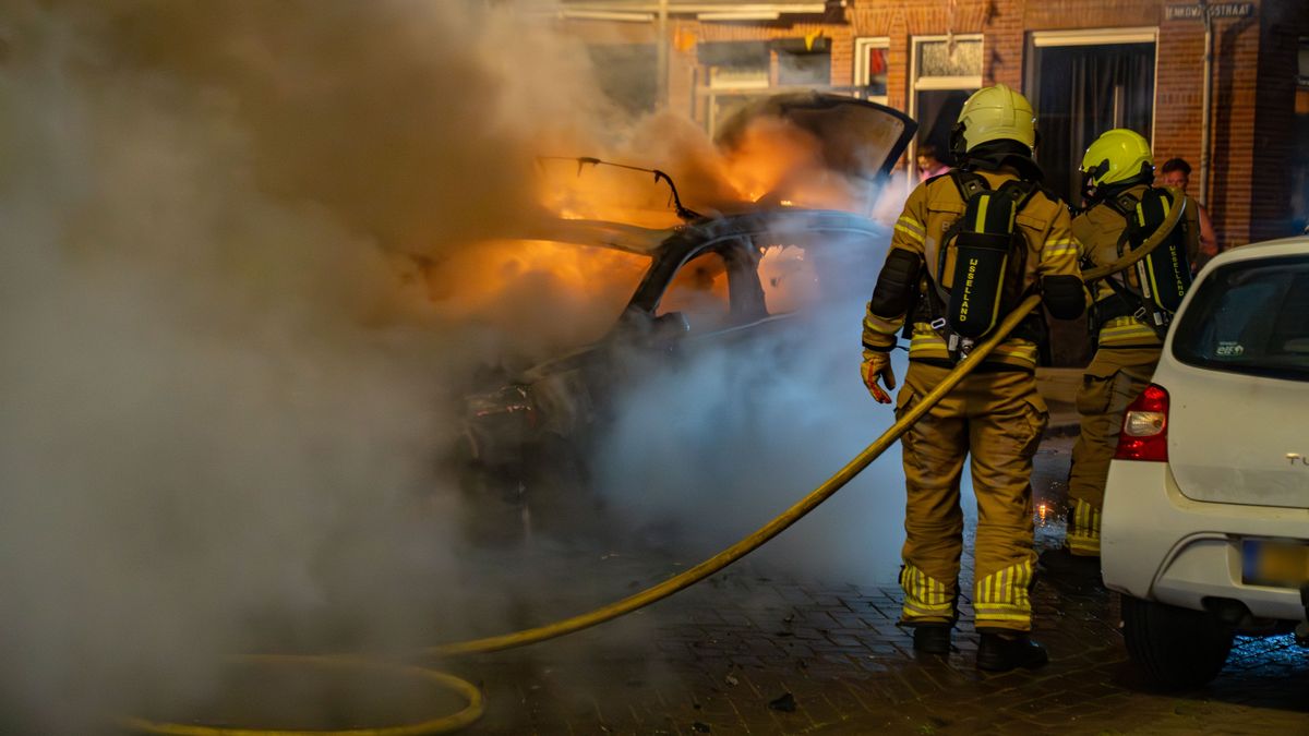 112 nieuws: Opnieuw autobrand in Deventer | Brandbare vloeistof in sloot Almelo
