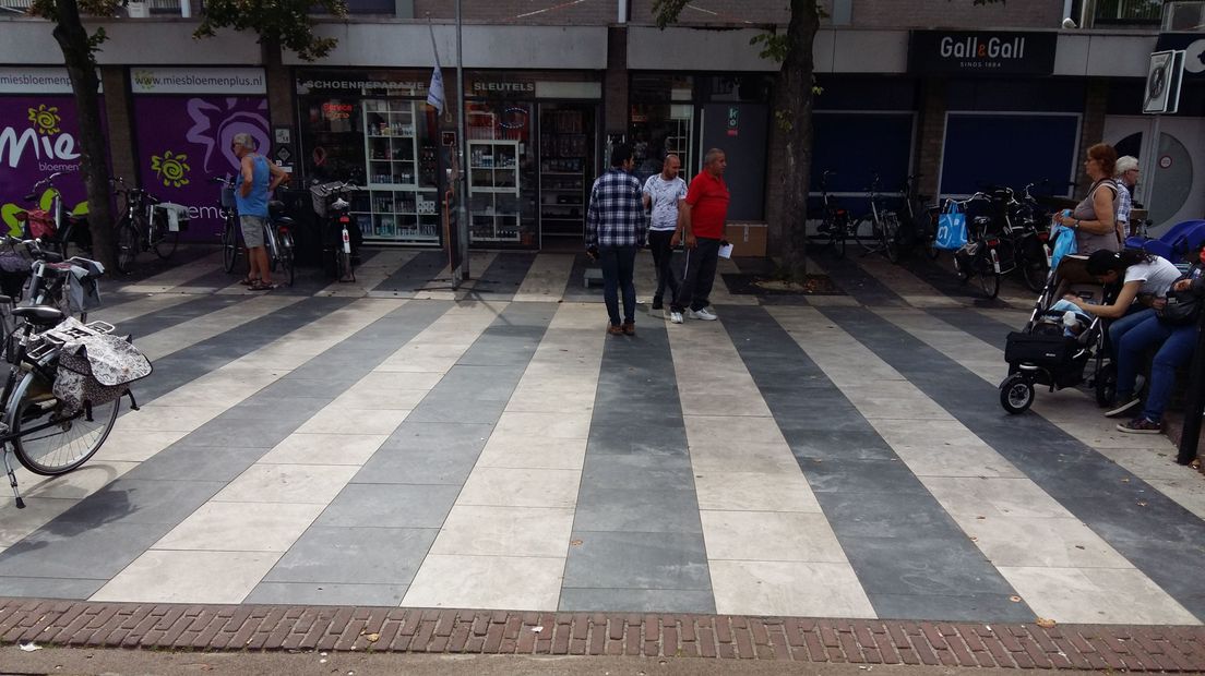 De zwart-witte tegels voor de Albert Heijn in Middelburg