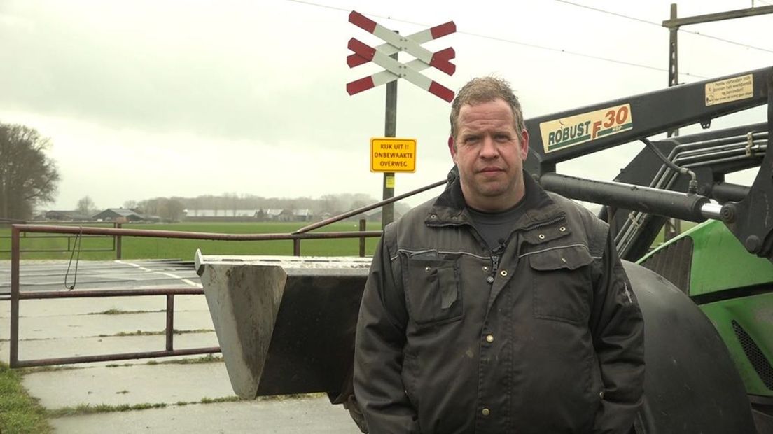 Rene Haarman heeft een particuliere overweg in Teuge, ook deze overwegen moeten beveiligd of gesloten worden.