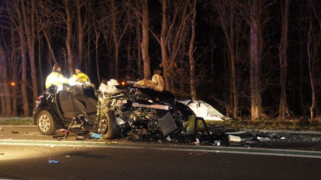 Bij het ongeluk raakten meerdere auto's betrokken (Rechten: Van Oost Media)