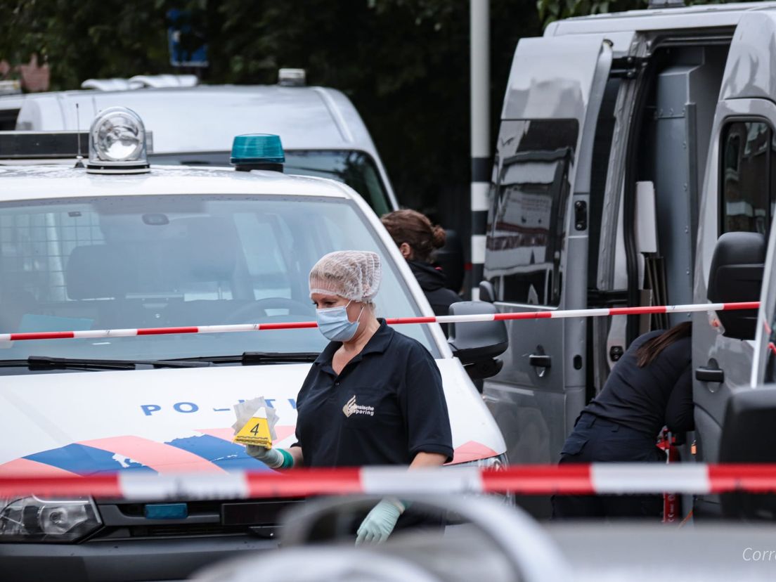 De politie doet onderzoek naar de schietpartij op de Toulonselaan in Dordrecht.