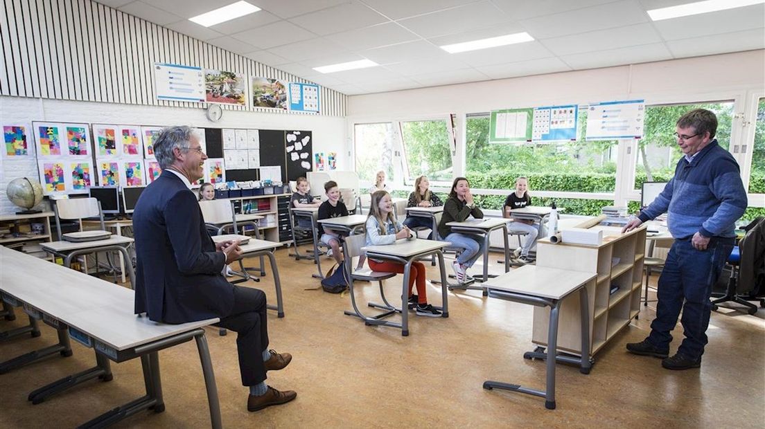 Minister Slob was vanochtend op bezoek bij een basisschool in Zwolle