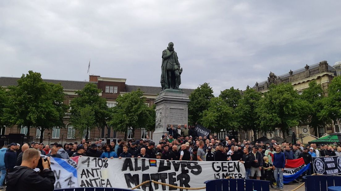Zo'n 350 tot 400 mensen demonstreerden op het Plein in Den Haag