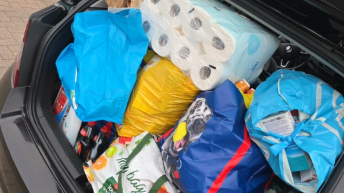 Twee vrouwen proberen voor 1.000 euro te stelen bij supermarkt, ook auto propvol boodschappen