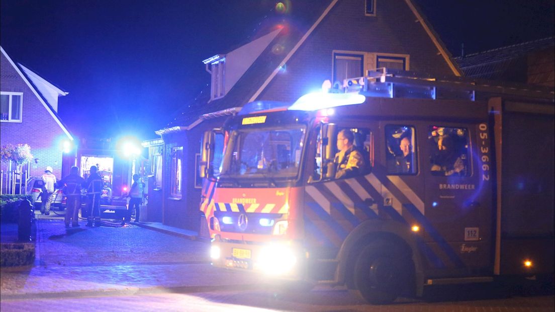 Buitenbrand achter woning in Vriezenveen