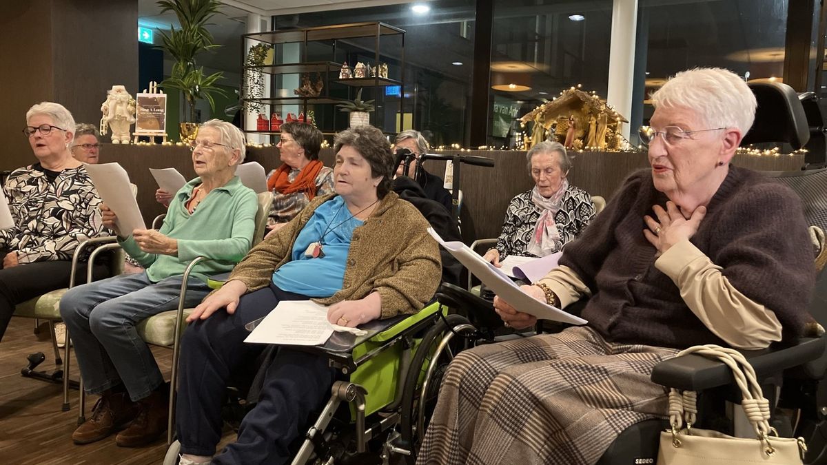 Ouderenkoor SVRZ oefent voor kerstconcert in Terneuzen: 'Ik houd van zingen'