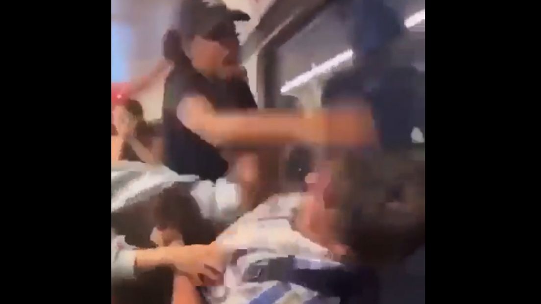 Een still uit de video die rondgaat