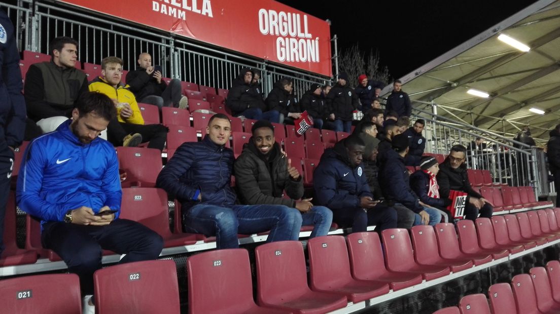 Het trainingskamp van De Graafschap in Spanje staat niet alleen in het teken van hard trainen. Ze kijken er ook naar de wereldtop. De selectie was woensdag aandachtig toeschouwer bij de Spaanse bekerwedstrijd FC Girona  - Atlético Madrid.