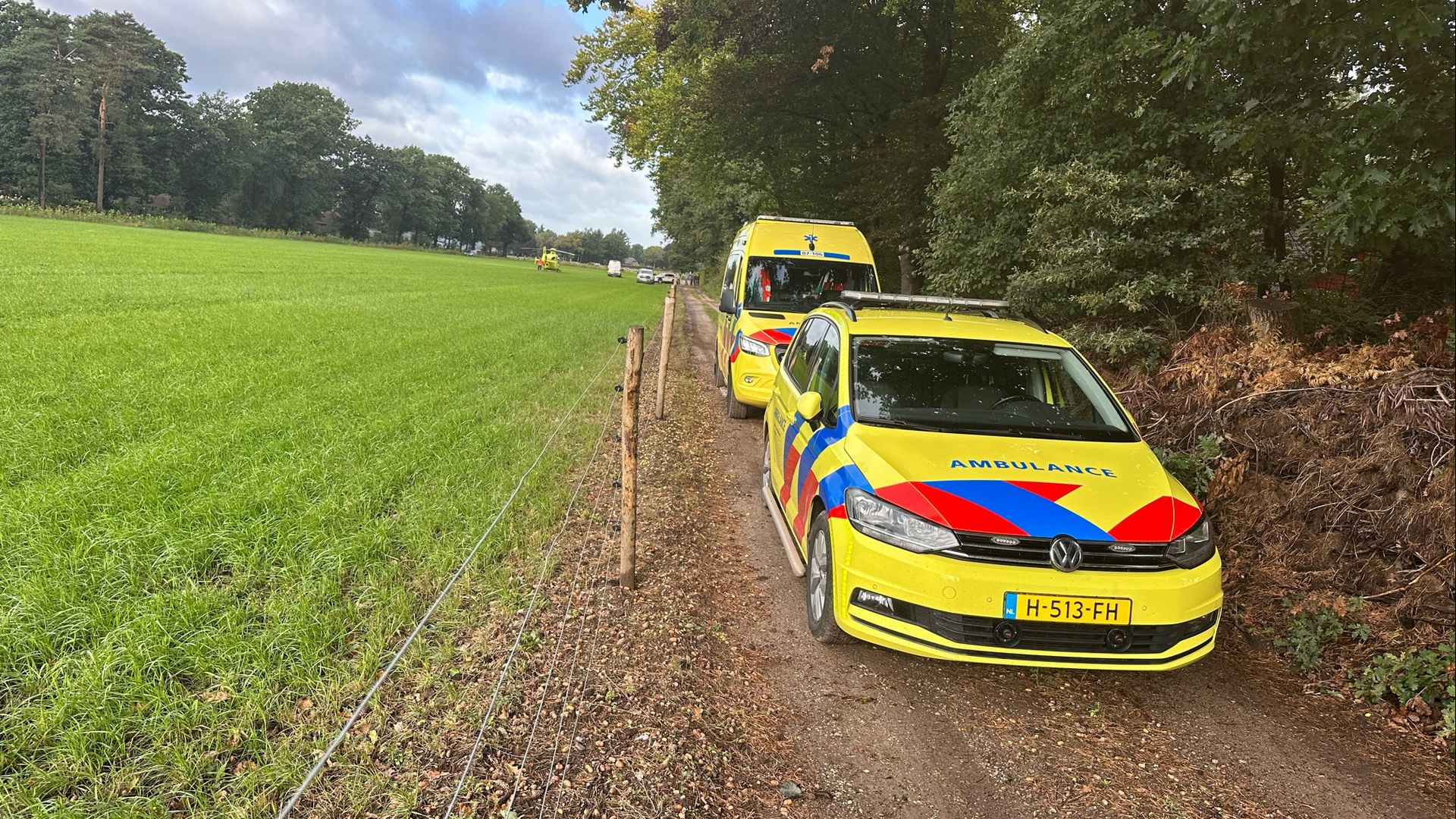 Gewonde bij ernstig ongeval • auto tegen boom.