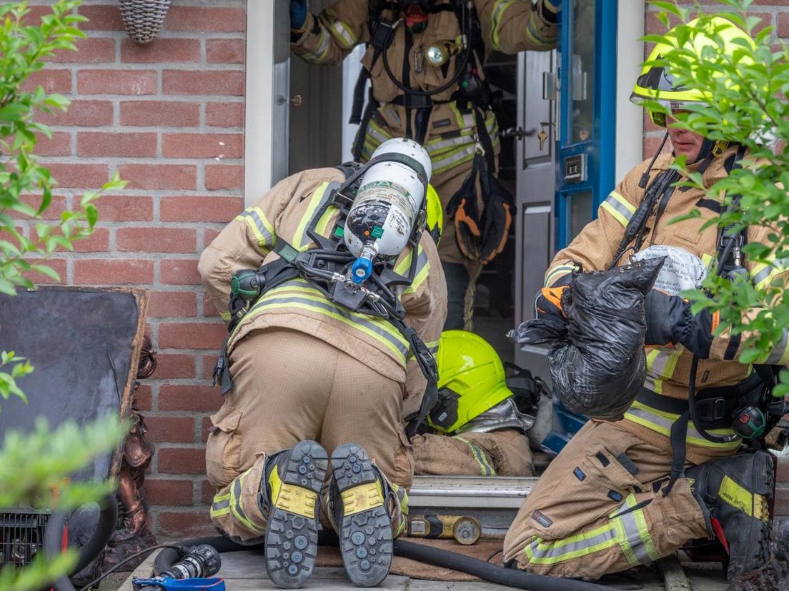 In een woning in Spijkenisse is een hennepkwekerij aangetroffen door de brandweer