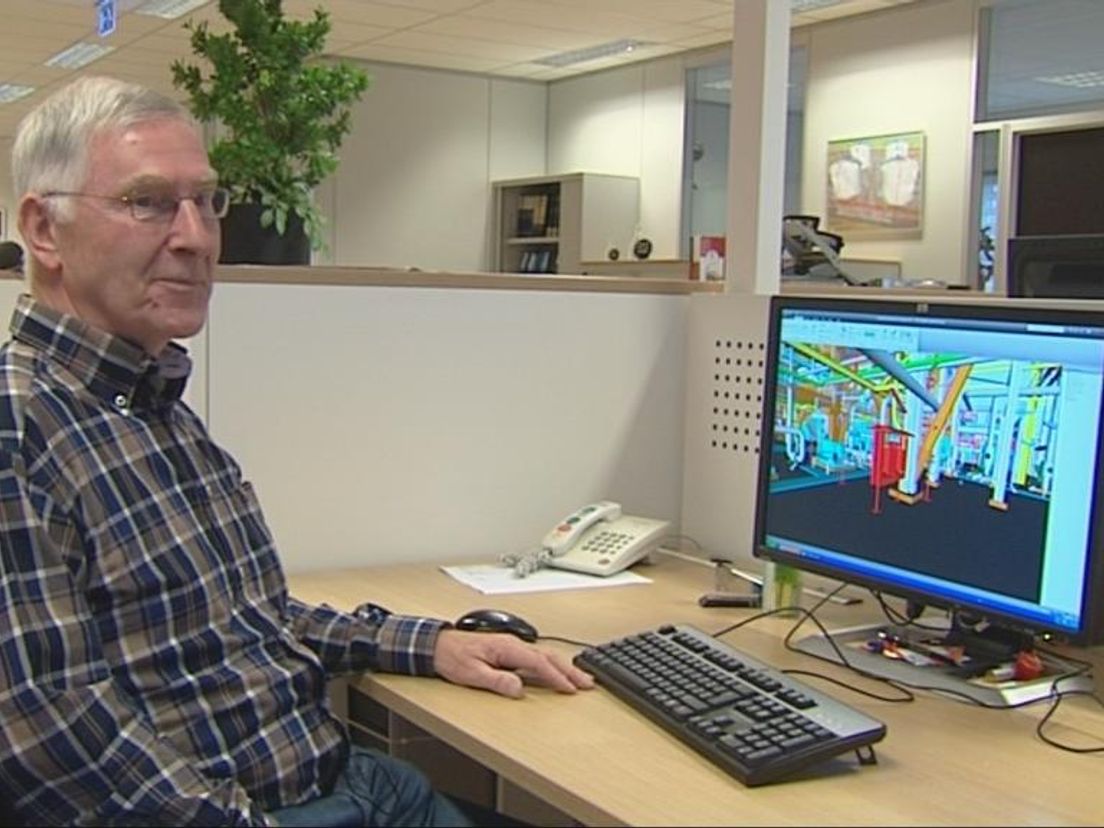 Ook de 68-jarige Aart den Boer werkt nog steeds als ingenieu