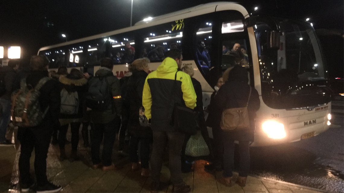 Geen Treinen Tussen Schiphol En Leiden Vanwege Defecte Bovenleiding ...