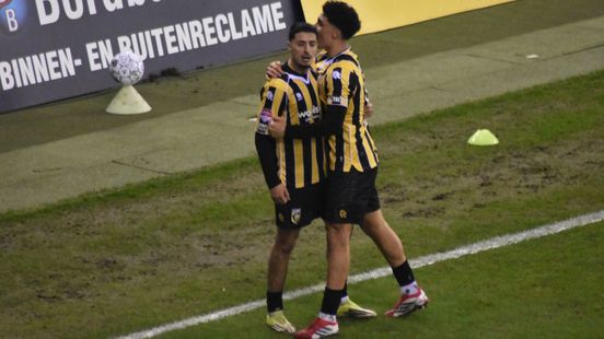 Vitesse dankzij Bannis met 2-0 voor tegen koploper ADO