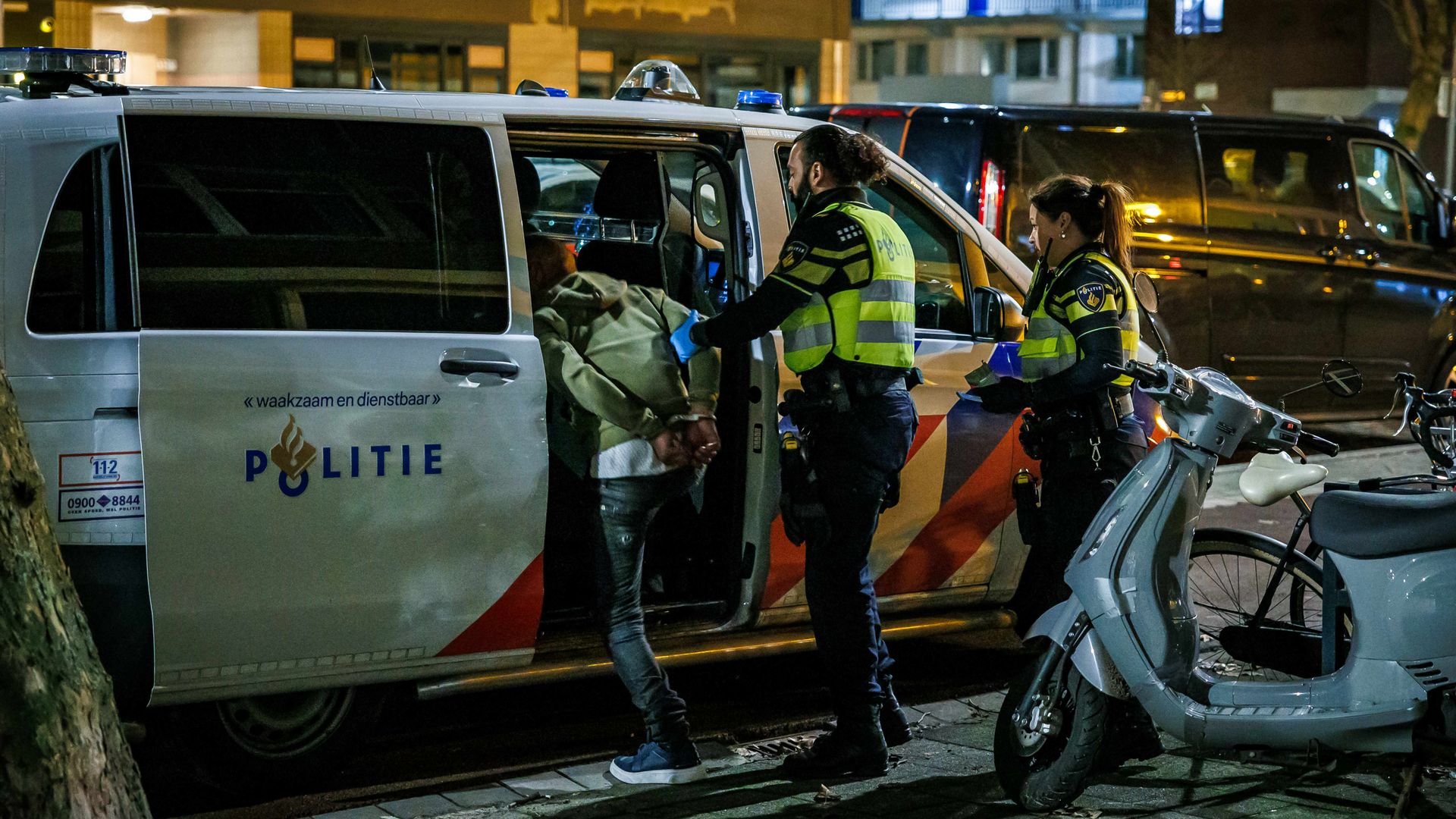 De politie hield één verdachte aan na de steekpartij aan de Mathenesserweg in Rotterdam
