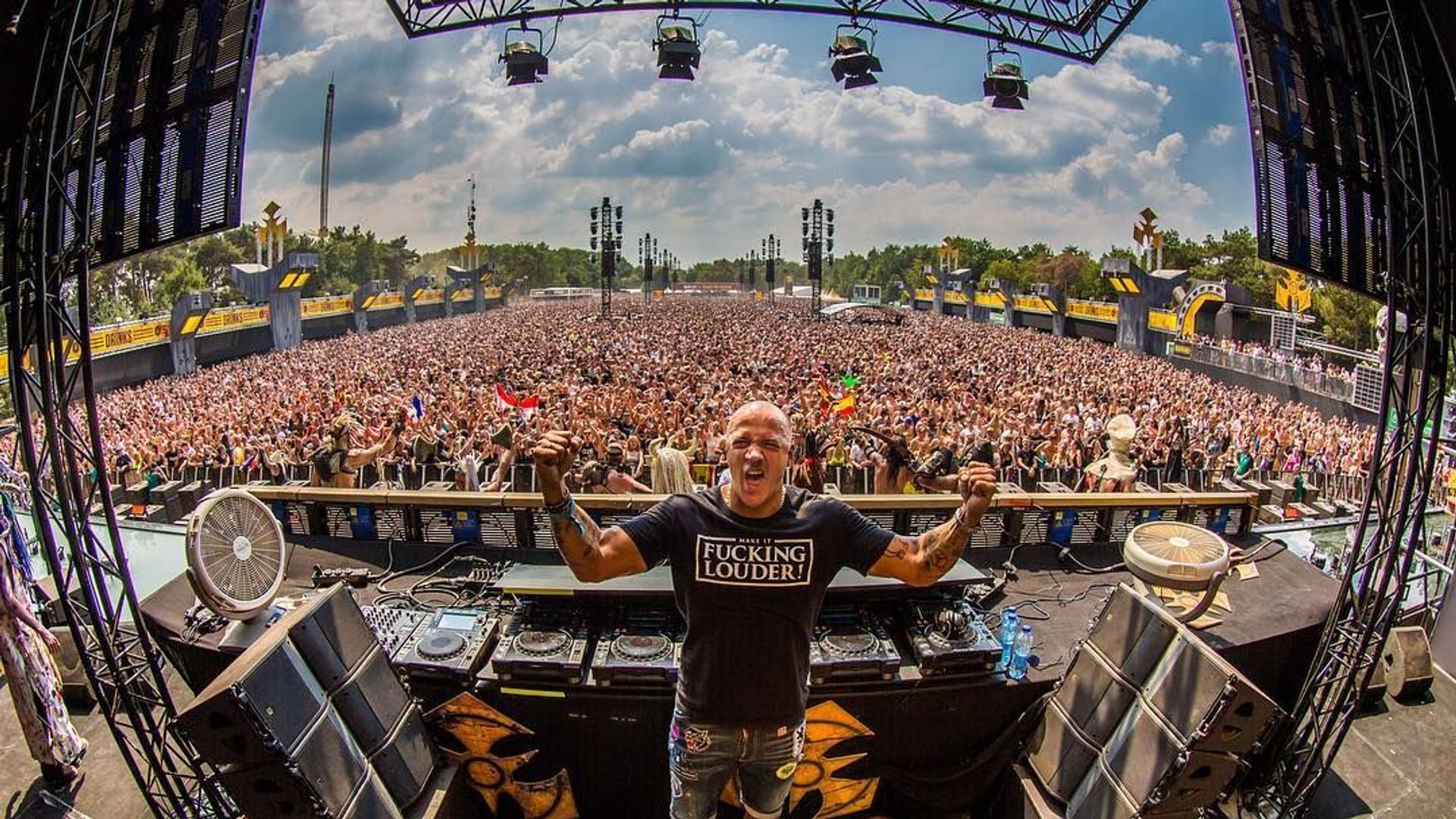 Over boekingen heeft Elstak niet te klagen: in mei naar het songfestival in Malmö zit er niet in