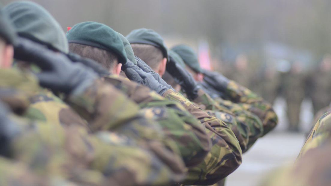 Militairen op het terrein van de Johannes Post Kazerne in Havelte (Rechten: RTV Drenthe/Jeroen Kelderman)