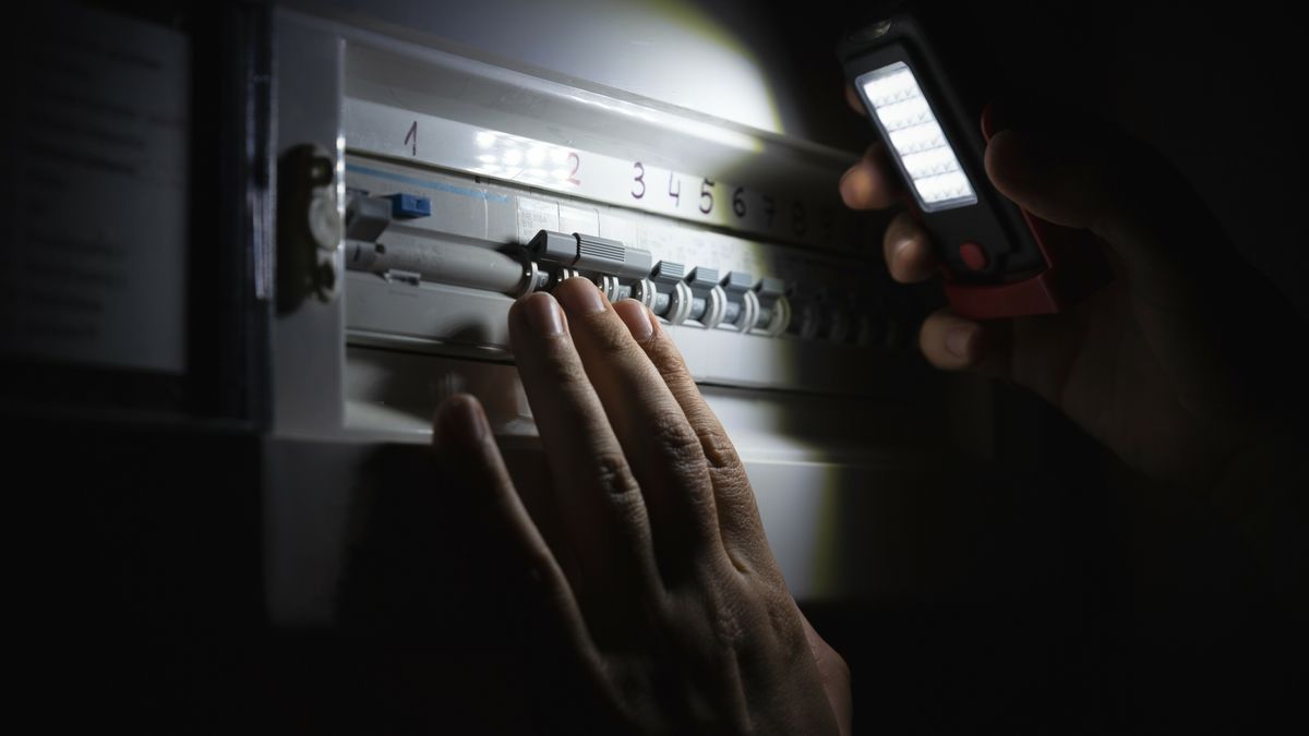 Stroomstoring in Grou, Akkrum en Jirnsum | Bestuurder spoorloos na ongeluk bij Jistrum