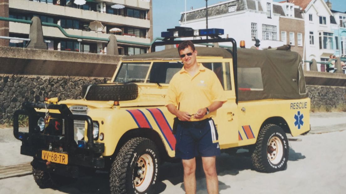 Strandbeheerder Albert Dijkstra neemt na 32 jaar afscheid.