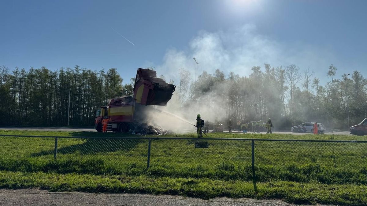 Explosie bij huis • woning volledig uitgebrand