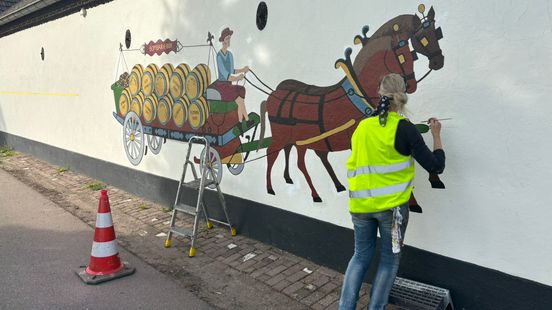 Muurschildering bij Grote Waaij in Well in ere hersteld Home