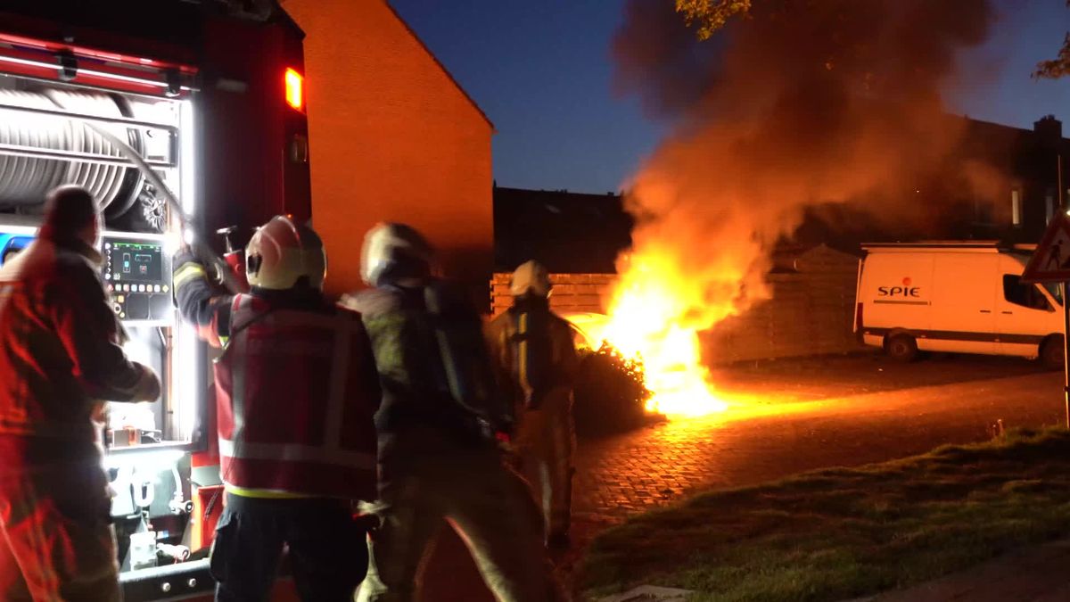 Brand verwoest geparkeerde auto in Bovensmilde