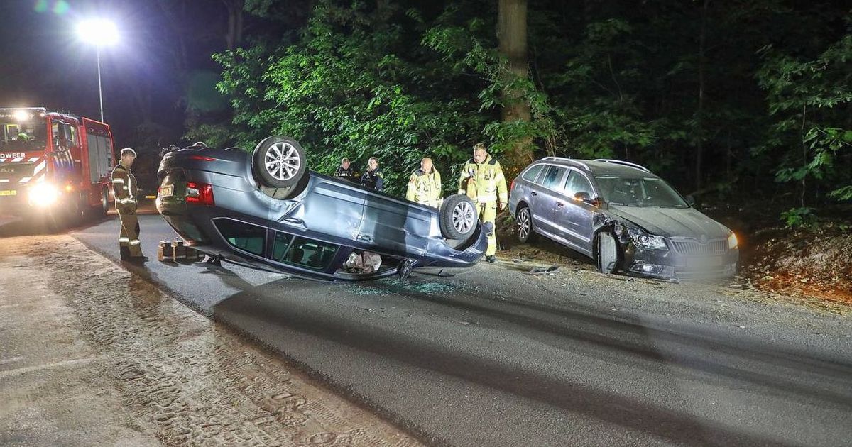 Bestuurder vlucht na zwaar auto-ongeluk