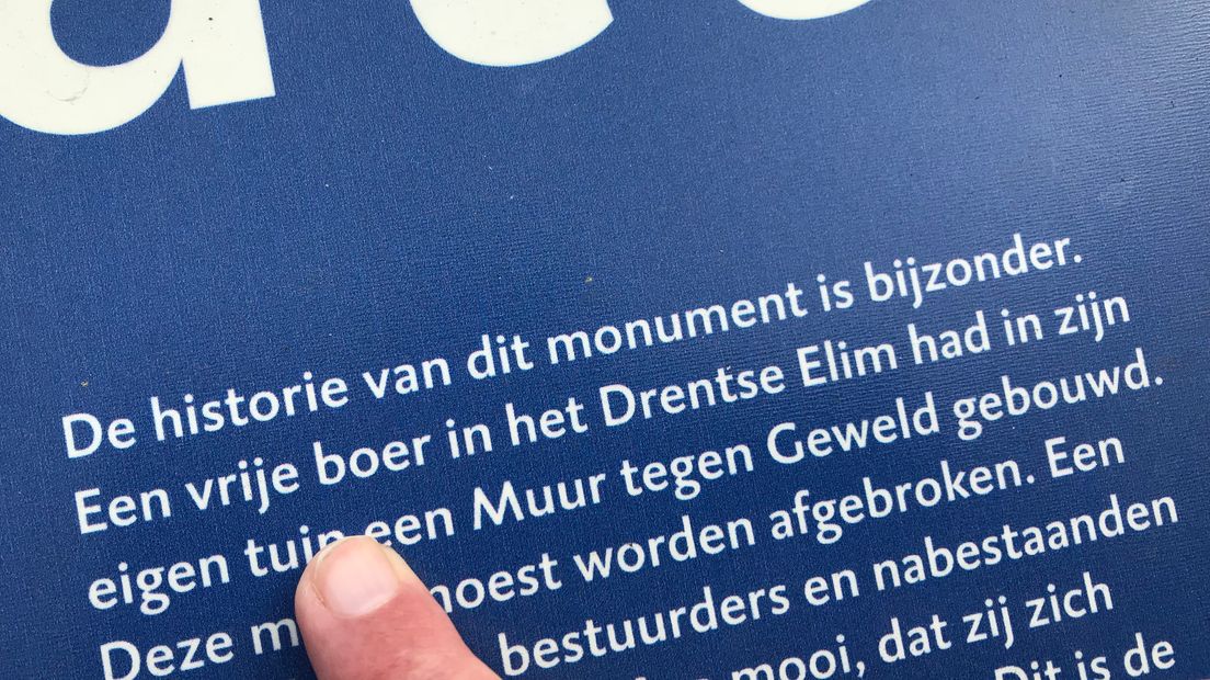 Het informatiepaneel bij de Muur tegen Geweld, zonder naam van Dirk Guichelaar (Rechten: RTV Drenthe)
