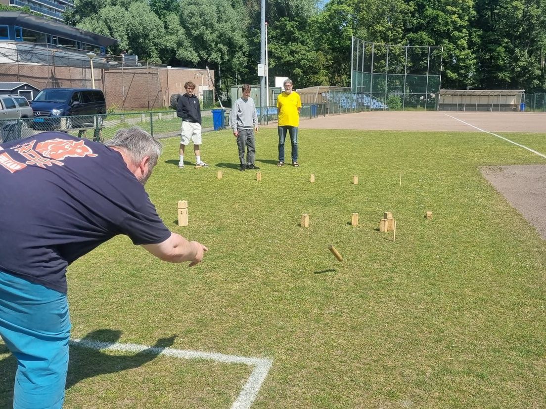 Kubbe speel je met 2 teams