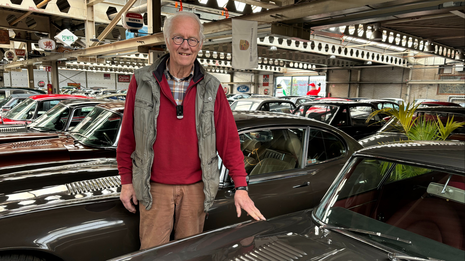 Joop (80) doet 400 oldtimers weg: 'Het houdt een keer op' - Omroep West