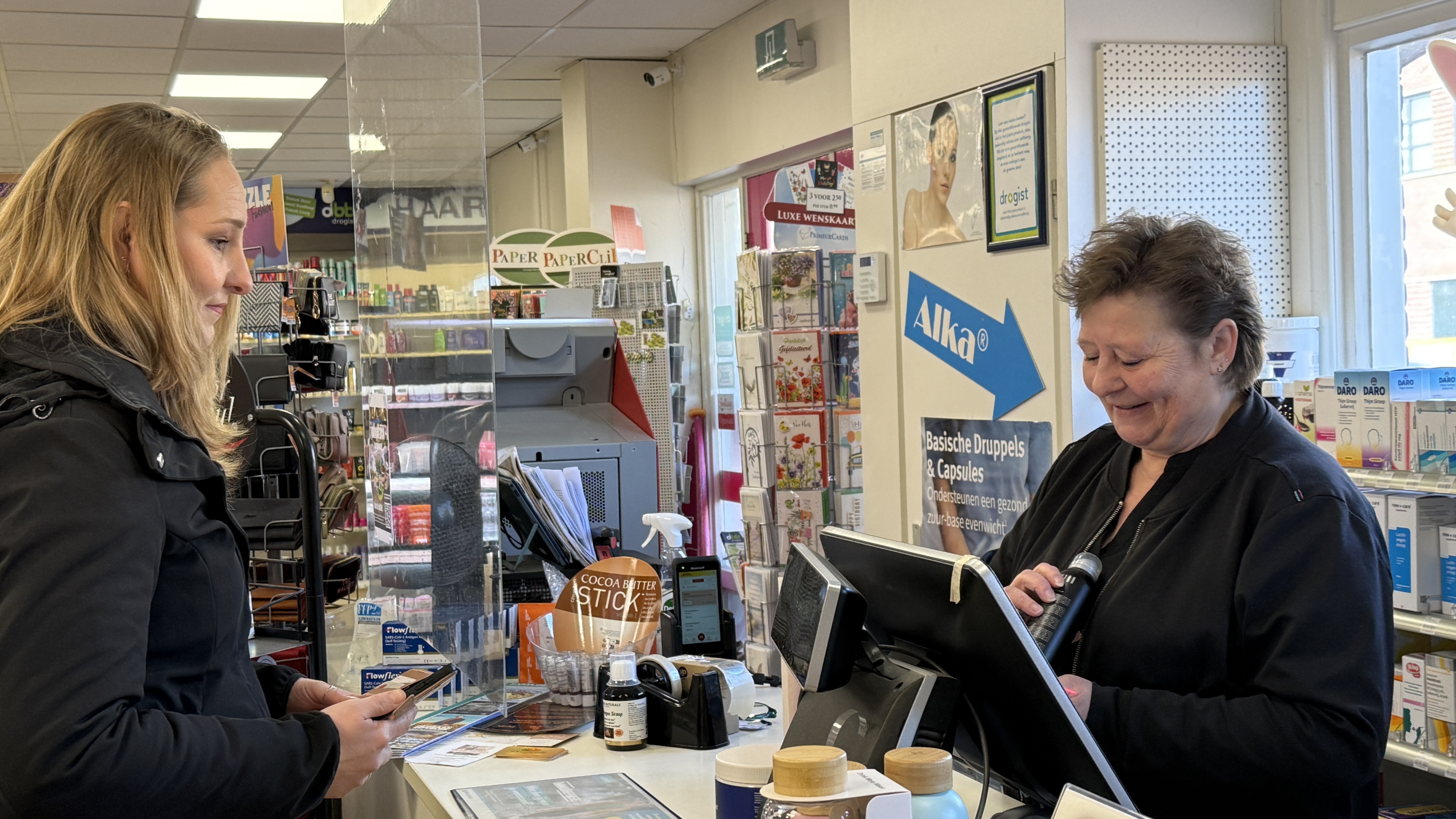 Ruim duizend handtekeningen voor behoud van drogist Ina uit Norg