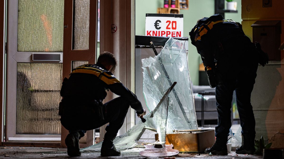 Veel schade bij Vlaardingse kapperszaak na opnieuw een explosie