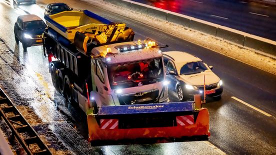 File van meer dan 40 kilometer op A4 door sneeuw op snelweg Nieuws
