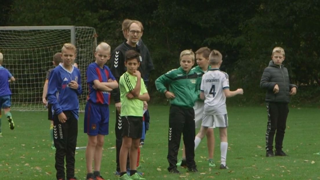 Jonge scheidsrechters worden opgeleid (Rechten: RTV Drenthe)